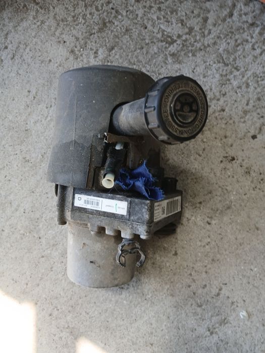 Помпа за сервоуправление Peugeot 407 2010г. 9670302280