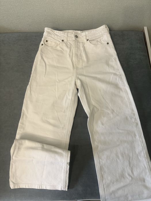 Белые джинсы