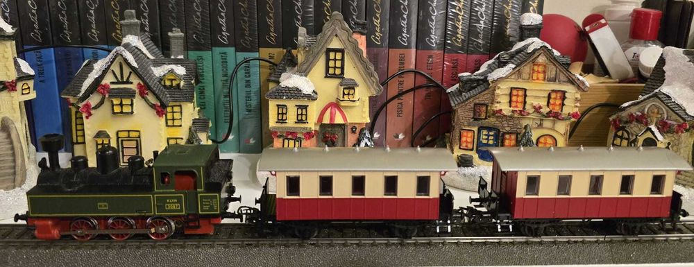 Marklin Trenulet: locomotiva cu doua vagoane H0 analogic AC