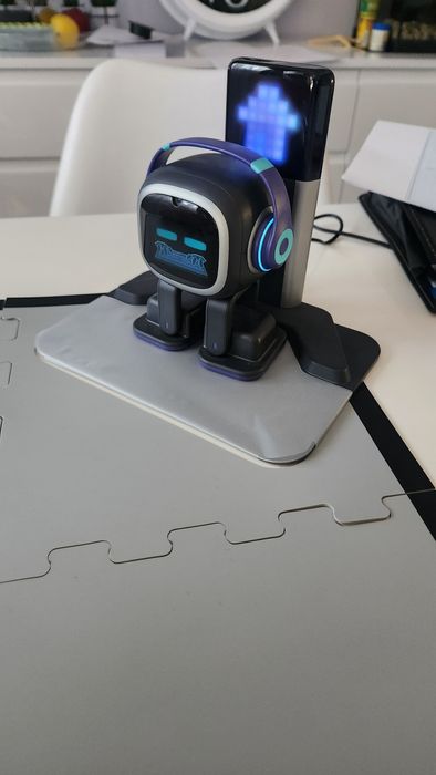 Robot Emo Go Home, AI Desktop Pet cu Statie Incarcare, Living.AI