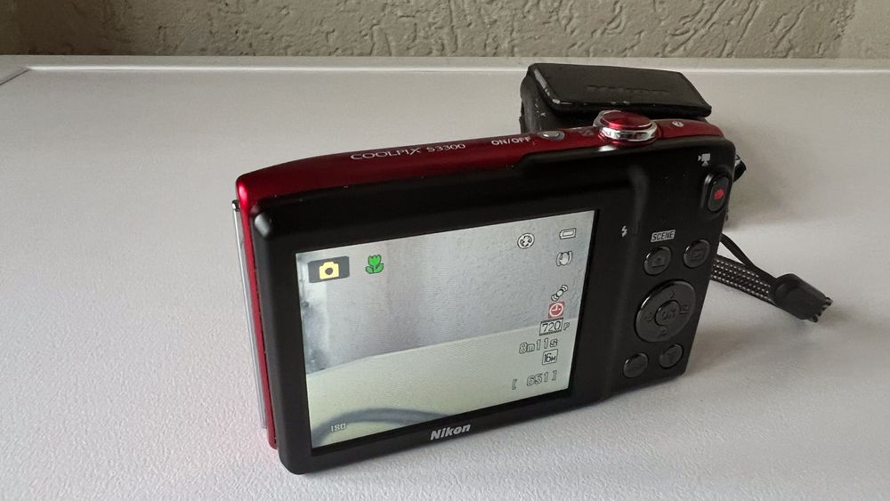 Nikon  Coolpix S3300