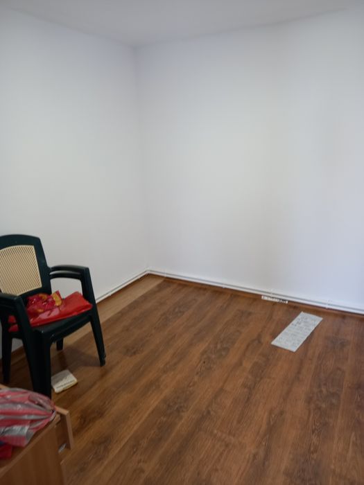 De închiriat casă la curte