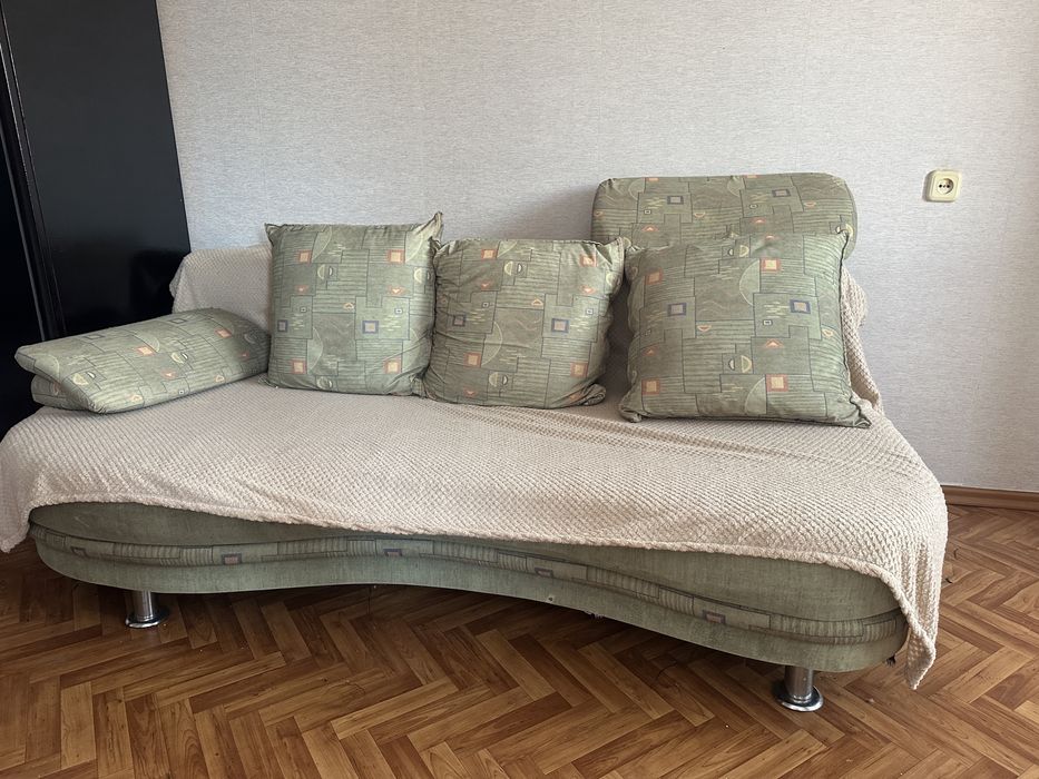 Продам диван . Цена 15.000тнг.