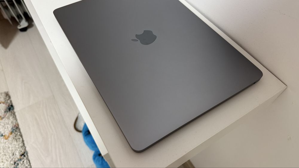 Laptop Apple  MacBook pro 13 2019 touchbar i5 8gb ram ssd 256 ca nou