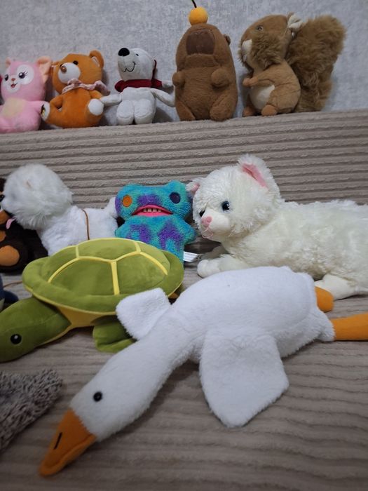 Куча мягких игрушек