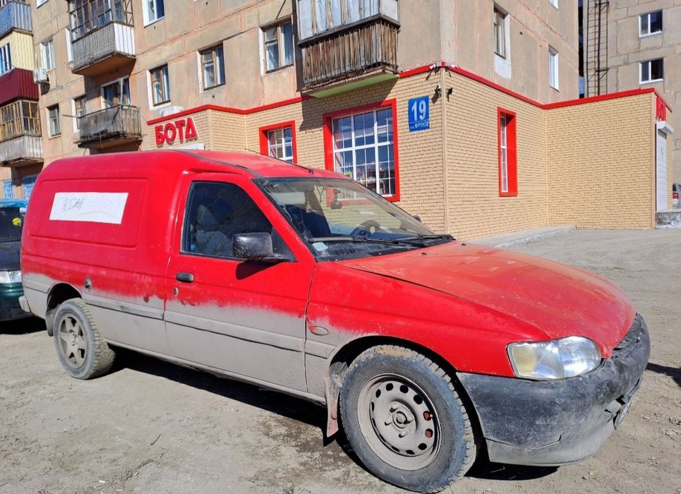 Продам машину  форд