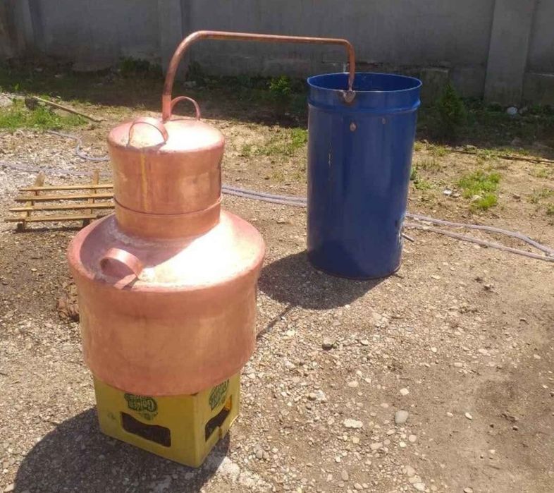 Vand cazane de facut tuica din cupru alimentar avem pe stoc de 80 de l