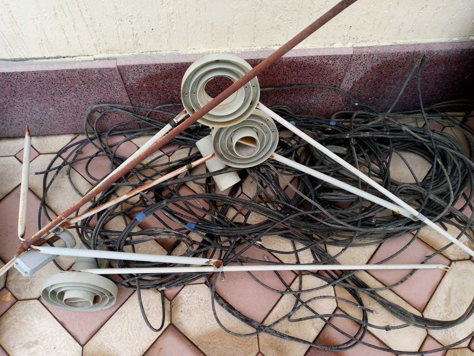 Железные стойки для спутниковых антенн.Цена 100 тыс