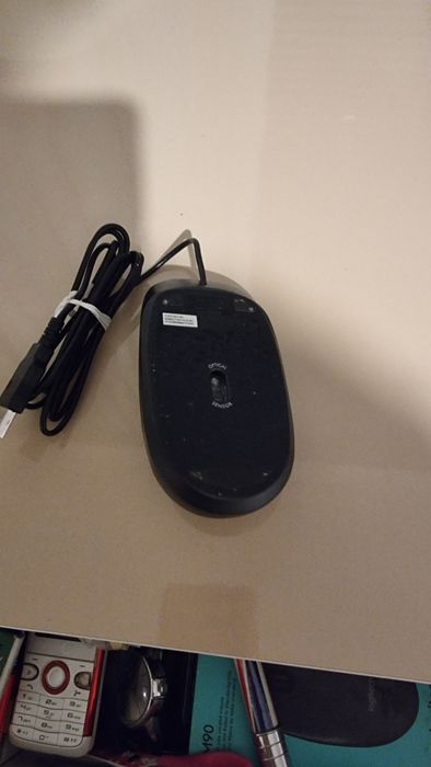 Продавам мишка за компютър