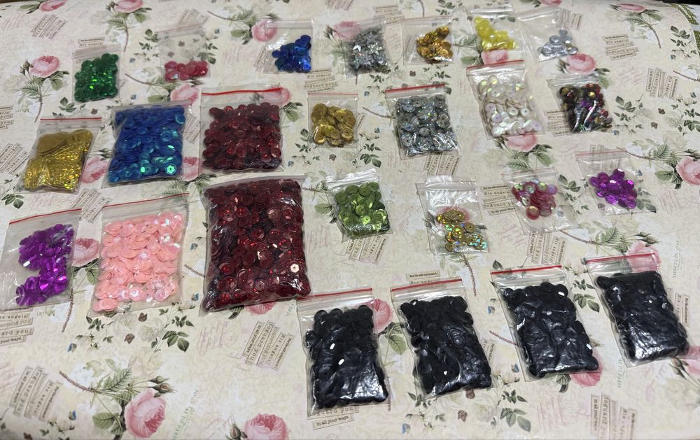 Бисер, стеклярус, пайетки