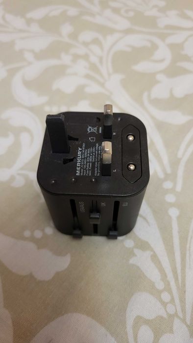 MERKURY Adaptor priza Universal ca nou fuctional
