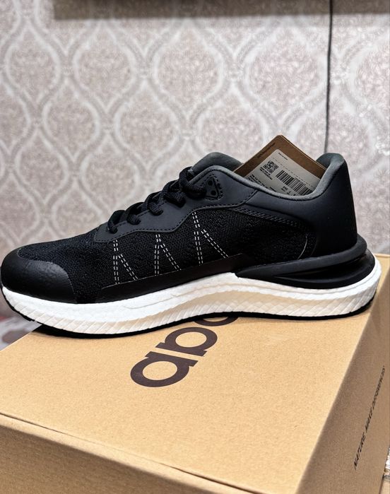 Кроссовки спортивные