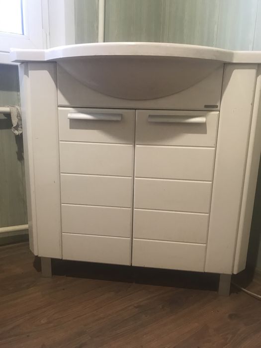 Продам угловую раковину