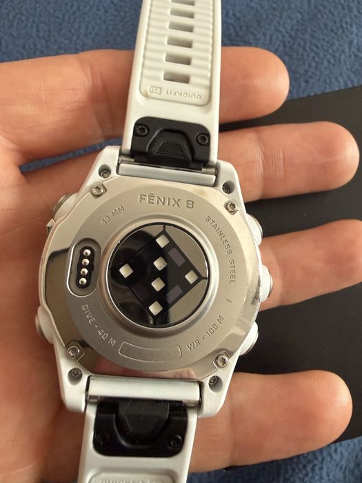 Garmin Fenix 8 AMOLED 43mm - impecabil, cutie + curea extra