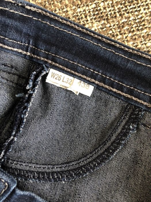 Продам джинсы ESCADA