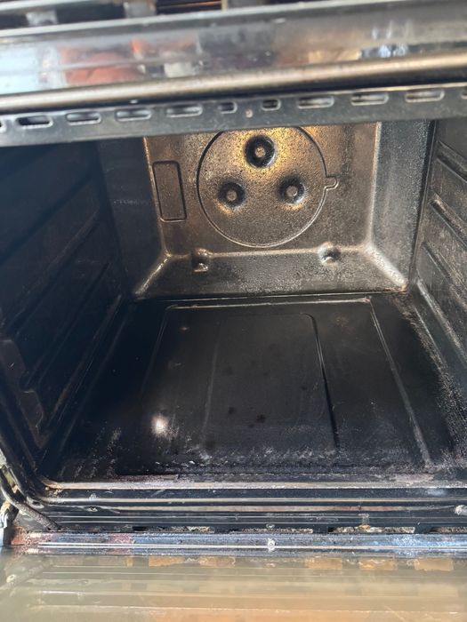 Готварска печка за вграждане Amica с котлони