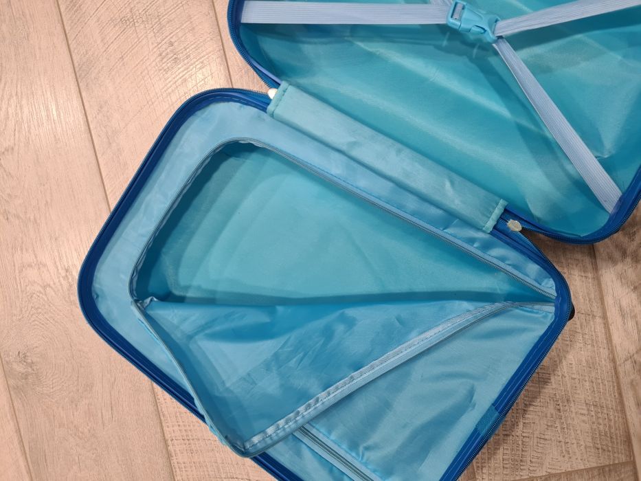 Продам чемодан детский