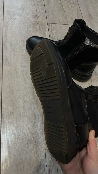 Продам сапоги новые