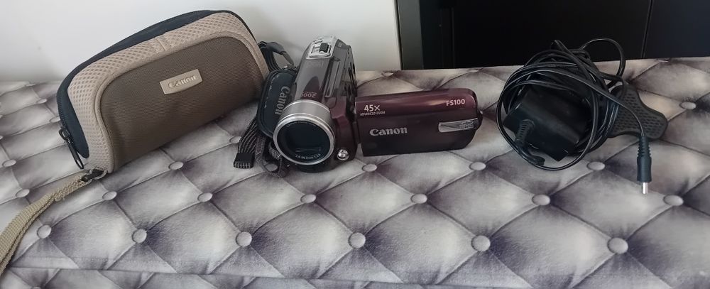 Видеокамера canon