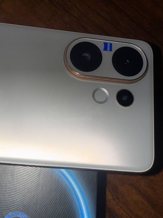 Vivo v60.    512 GB 12