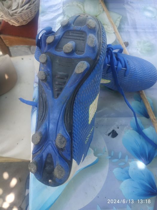 Футбольные бутсы.