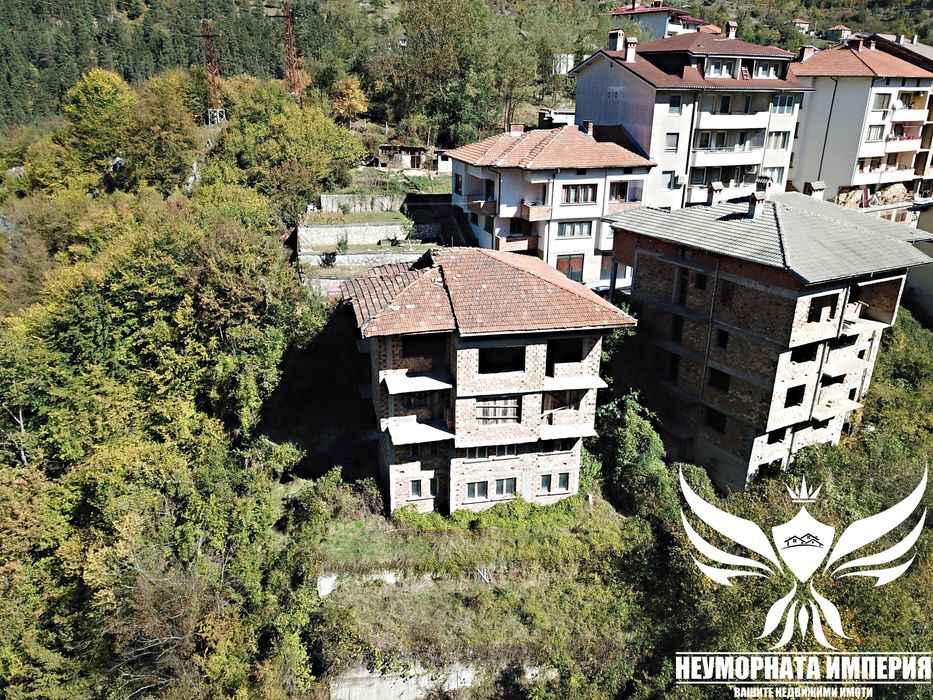 Нова къща с 388кв. РЗП и двор 600кв кв.Устово гр.Смолян