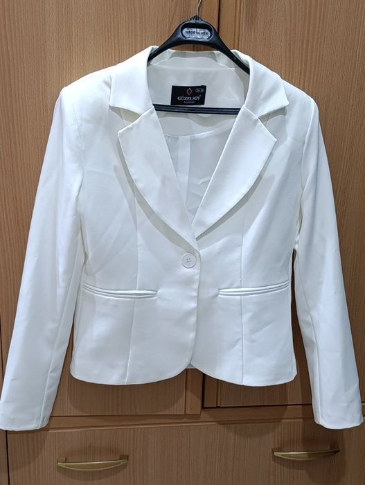 Белый женский пиджак
