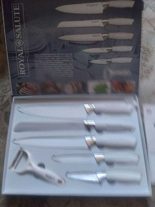 Ножи и столовые приборы
