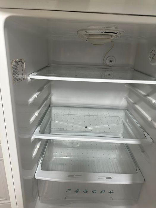 Холодильник Samsung