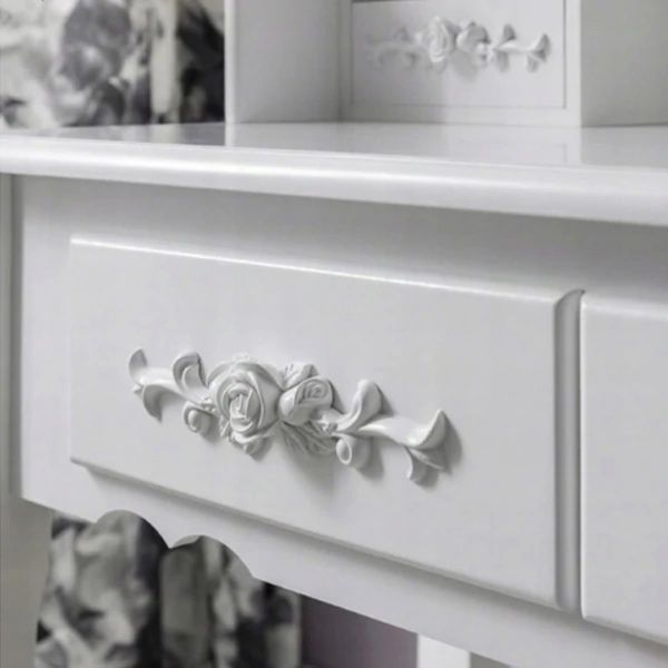 Mese de toaleta si machiaj.