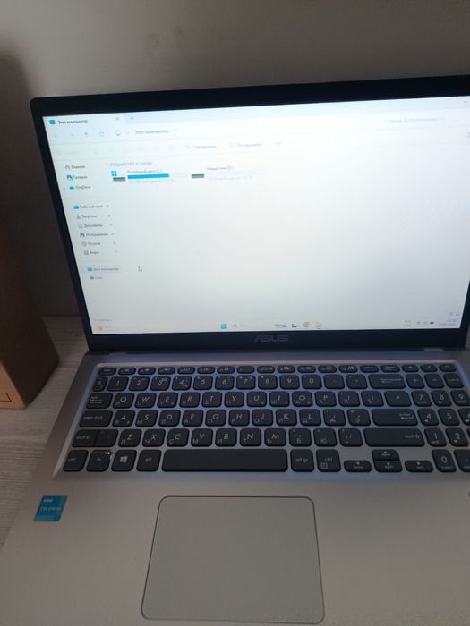 Обмен.Современни ноутбук ASUS Vivobook X515