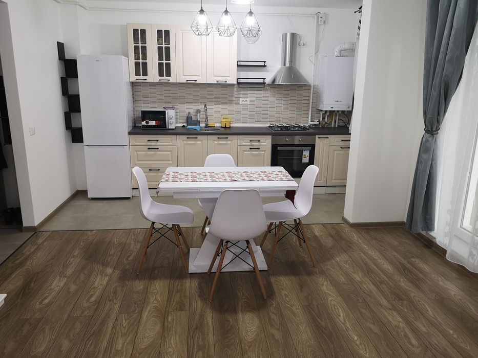 Cazare regim hotelier 2 camere Coresi . De la 200 lei.