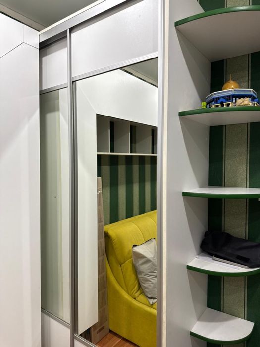 Продам подростковый гарнитур вотличном состояние