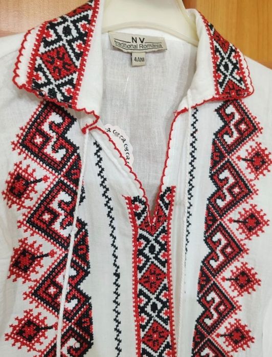 Costum popular tradițional romanesc