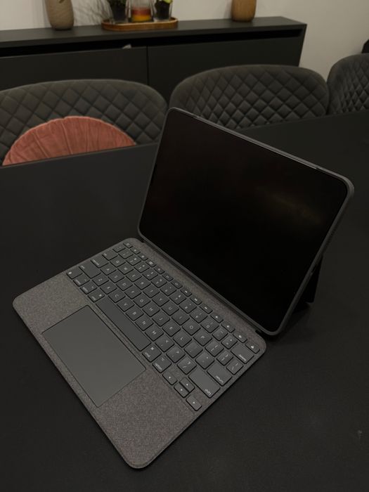 Клавиатура Logitech Combo Touch iPad Pro 11 Graphite