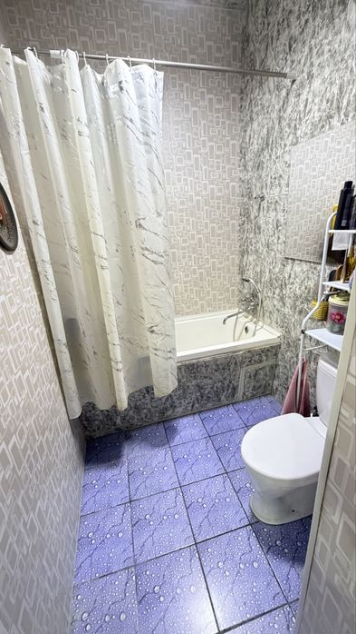 Продаётся 1 комнатная квартира с дизайнерским ремонтом,обстановкой.