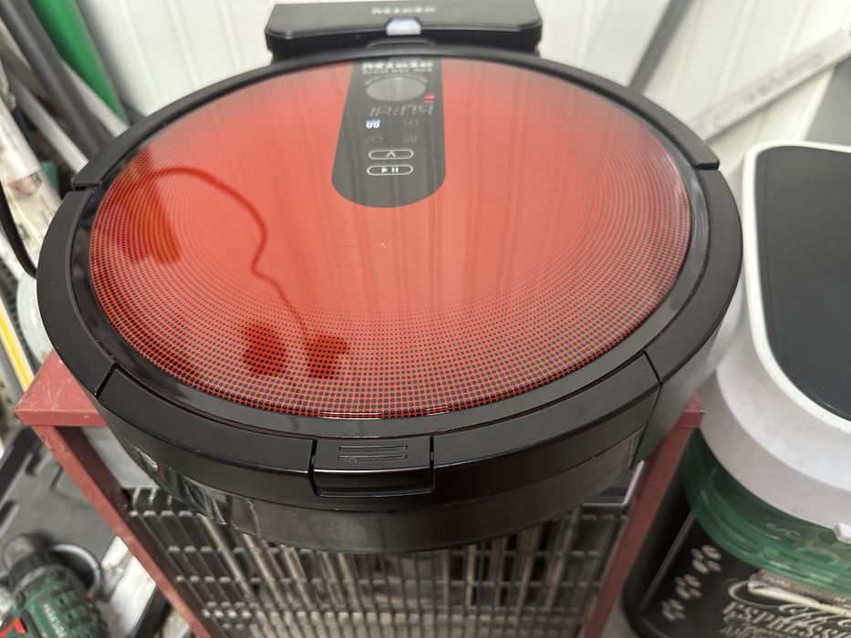 Продавам робот за сухо почистване Miele RX1 Scout