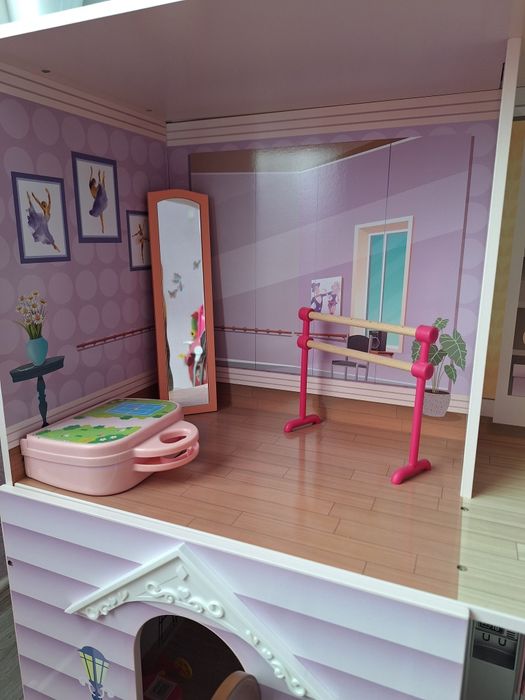 Обзаведена къща за кукли