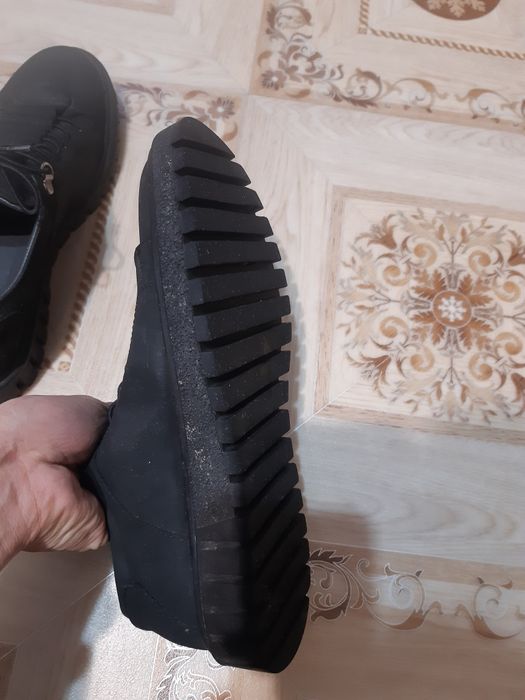 Продам ДВЕ ПАРЫ обуви