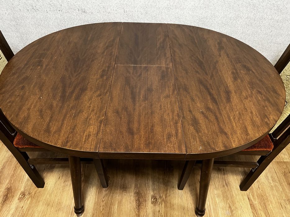 Трапезна маса разтегателна + два стола