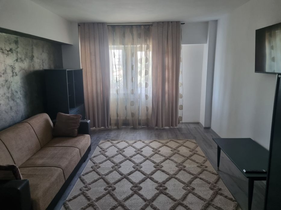 Inchiriez ap 2 camere decomandat et 1 centru