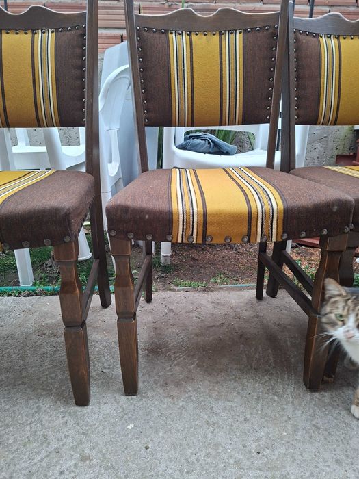 Столове 6 броя..