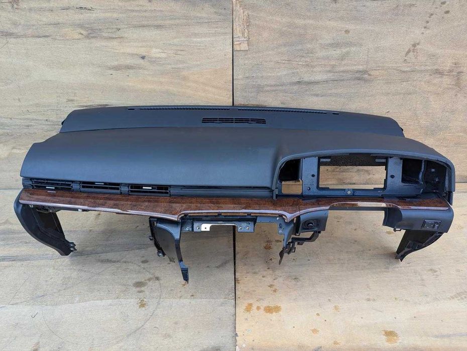 Торпеда панель на Ниссан Эльгранд Е51