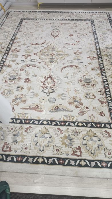 Продам ковер, размер 2,5×3,5. Цена 15 тысяч.