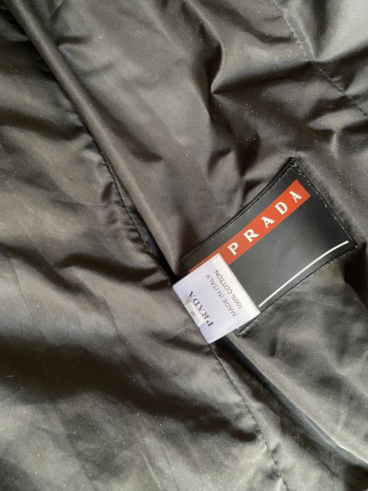 Продам женскую длинную куртку Prada