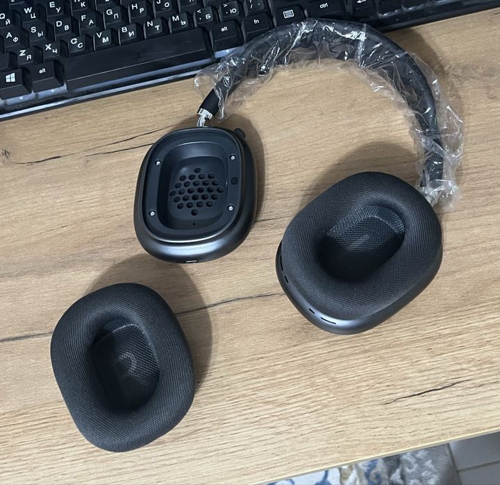 Продаю наушники AirPods Max