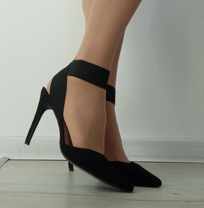 Черни обувки на висок ток