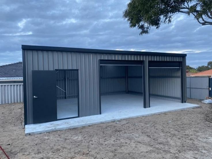 Vand garaje metalice din panouri sandwich