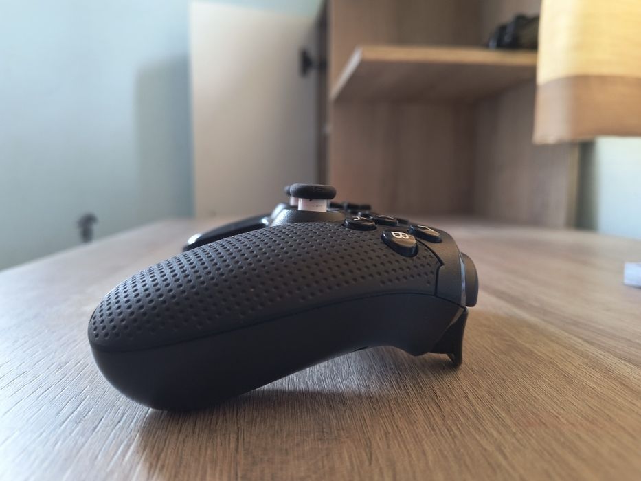 Джойстик на Trust. Сравнително нов модел, без забележки, с мн. функции