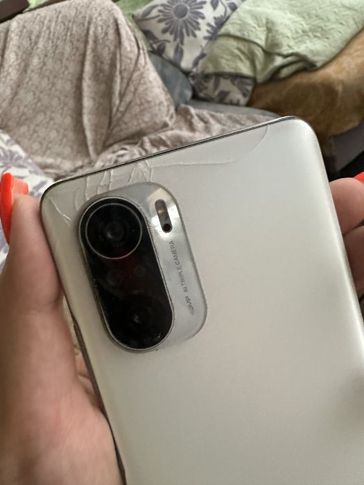 Продам телефон Poco F3